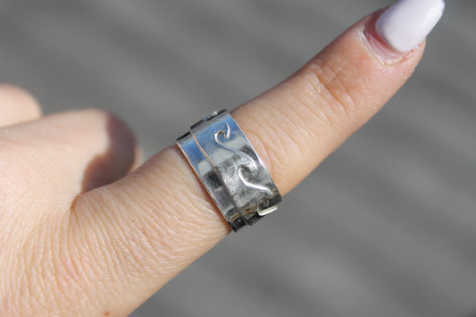 The Wave Ring Size. 6.5, 8