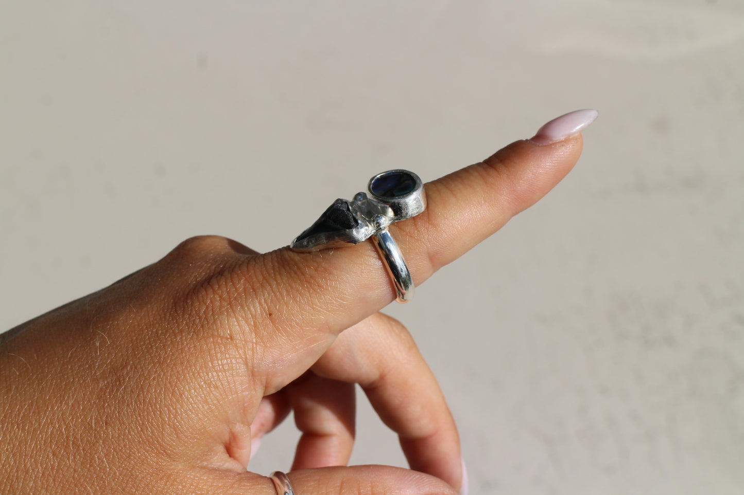 Shark tooth & abalone Size 8.85