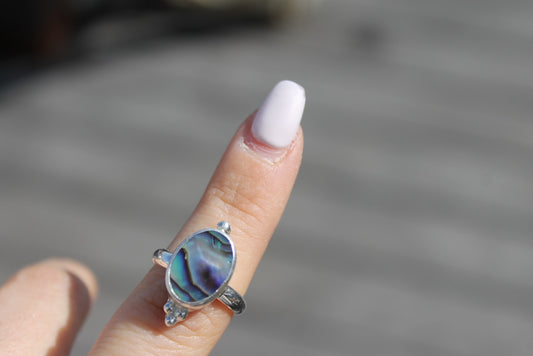 Abalone Oval w/ accents Size 6.75