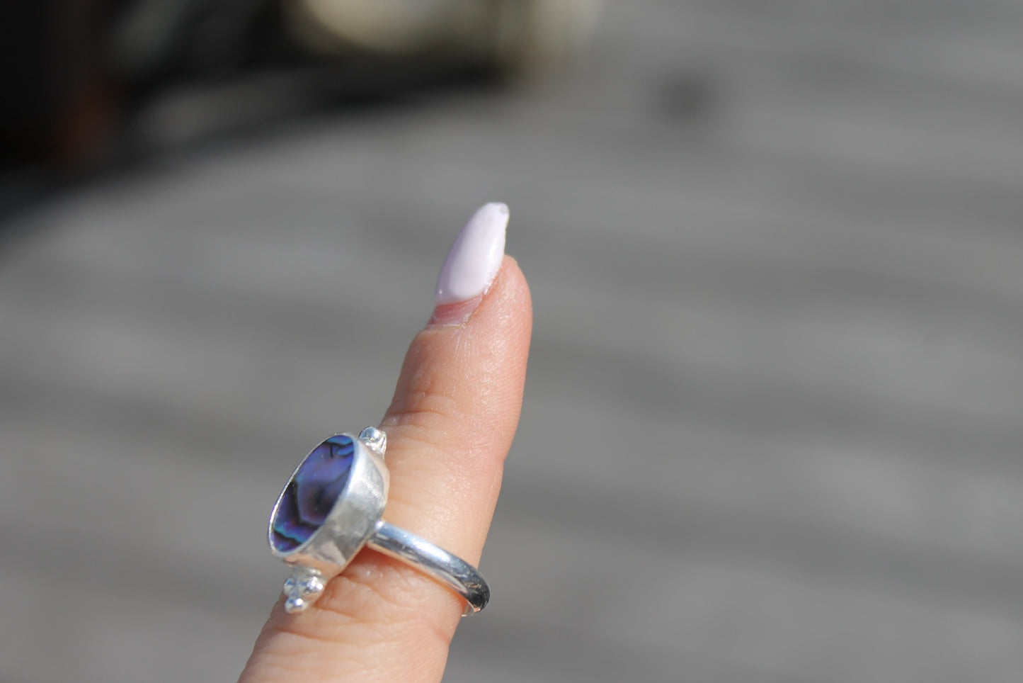 Abalone Oval w/ accents Size 6.75