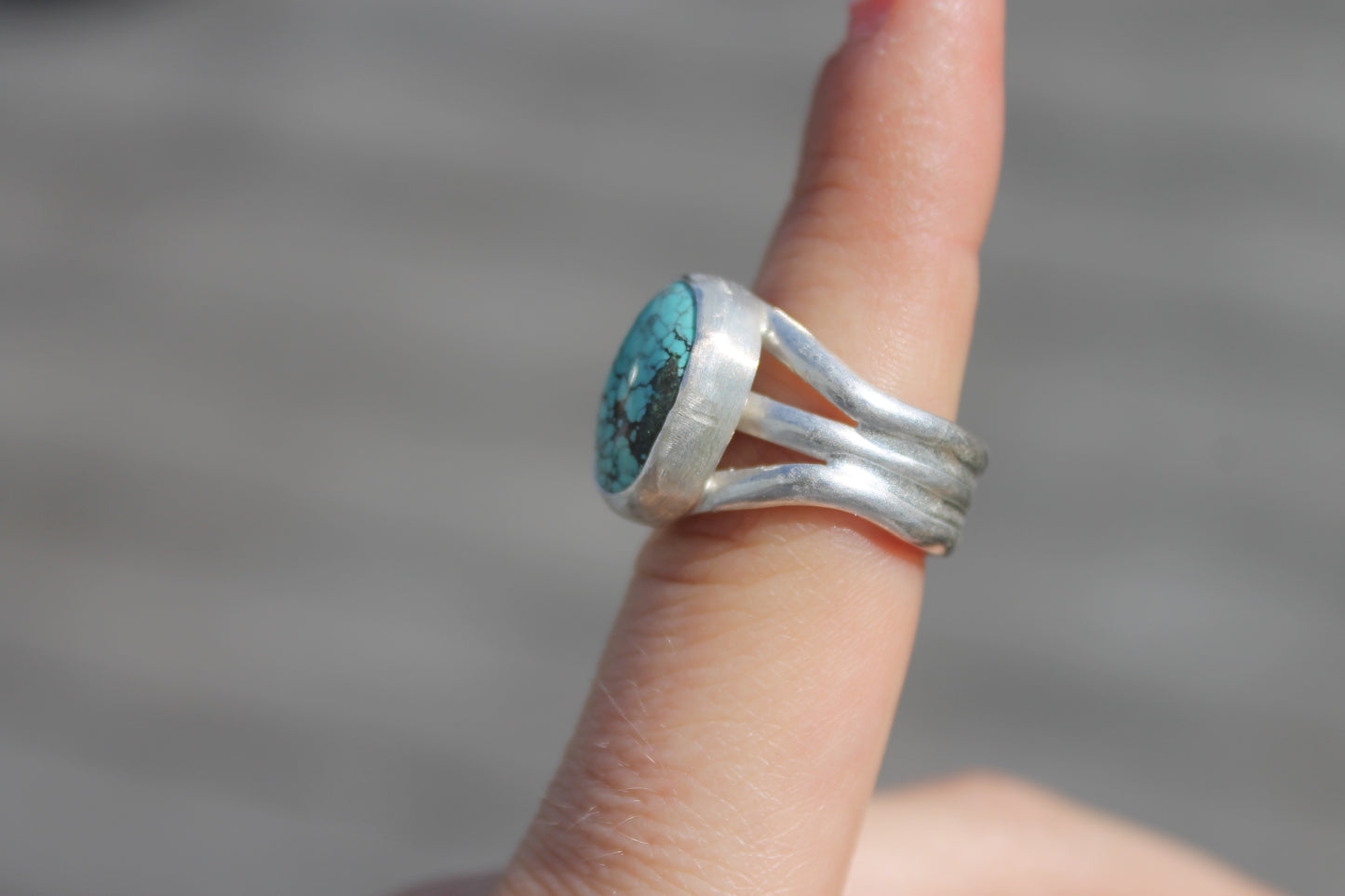 turquoise Ring w/ split band size 7