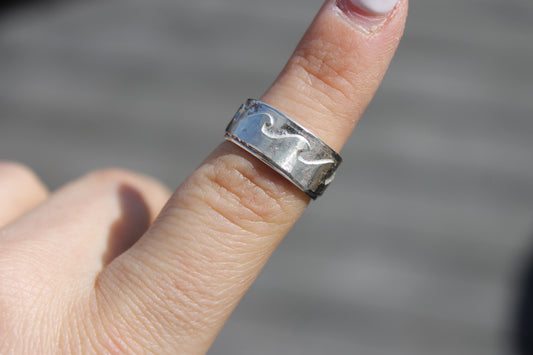 The Wave Ring Size. 6.5, 8